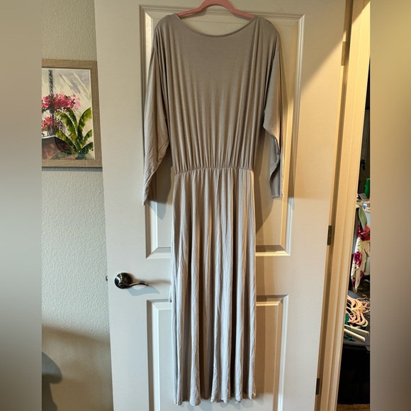 NEW Free People Alyssa Wrap Maxi Dress Dolman Sleeve Size Small Gray NWT - Picture 3 of 6